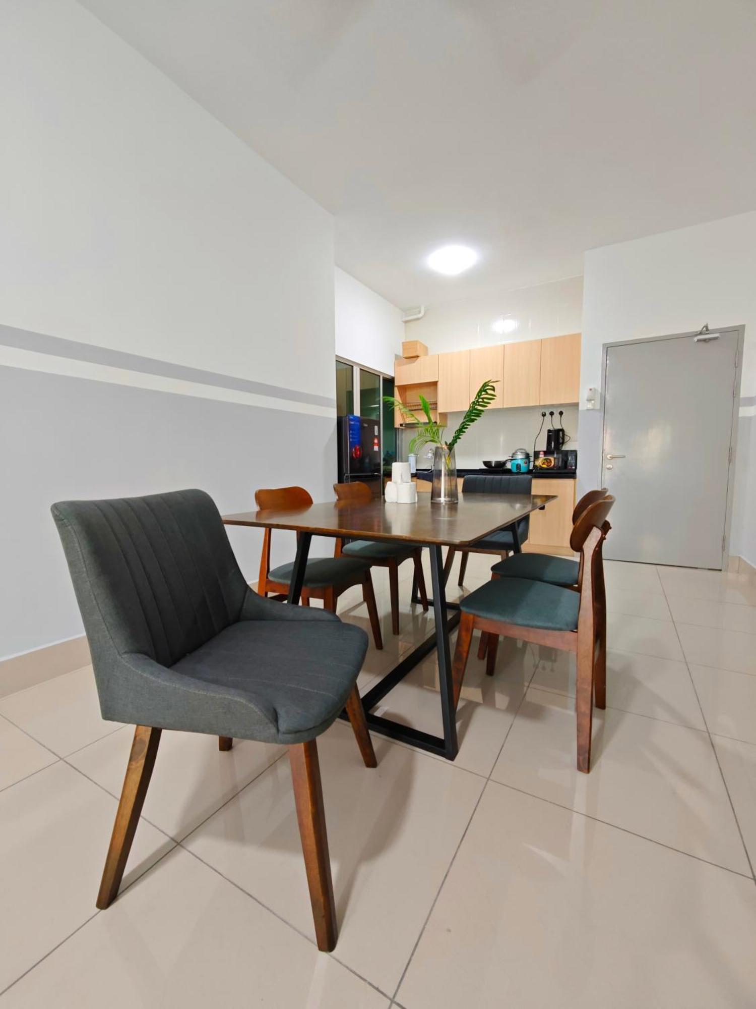 Exclusive 3 Bedroom @sungai Besi, * Kuala Lumpur